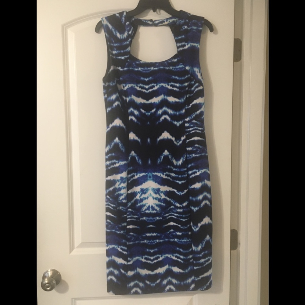 Sleeveless navy/royal blue/white patterned dress